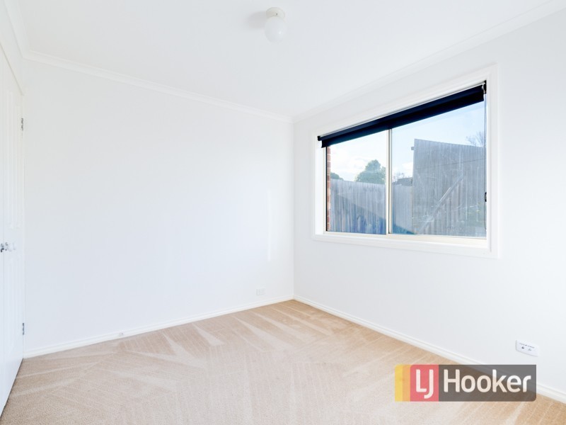 8/12 Renlik Court, Pakenham VIC 3810