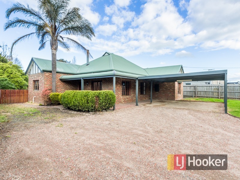 16 Toomuc Valley Road, Pakenham VIC 3810