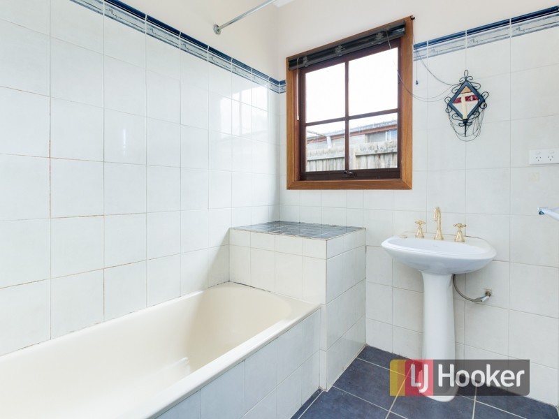 16 Toomuc Valley Road, Pakenham VIC 3810