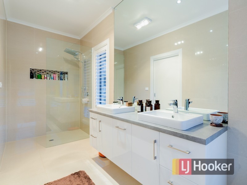 15 Twin Creeks Road, Pakenham Upper VIC 3810