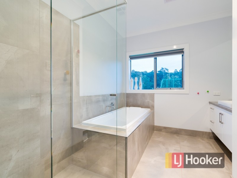 15 Twin Creeks Road, Pakenham Upper VIC 3810