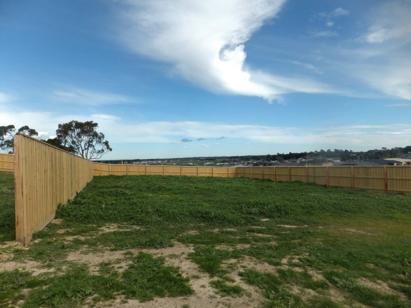 12 Duncombe Avenue, Officer VIC 3809