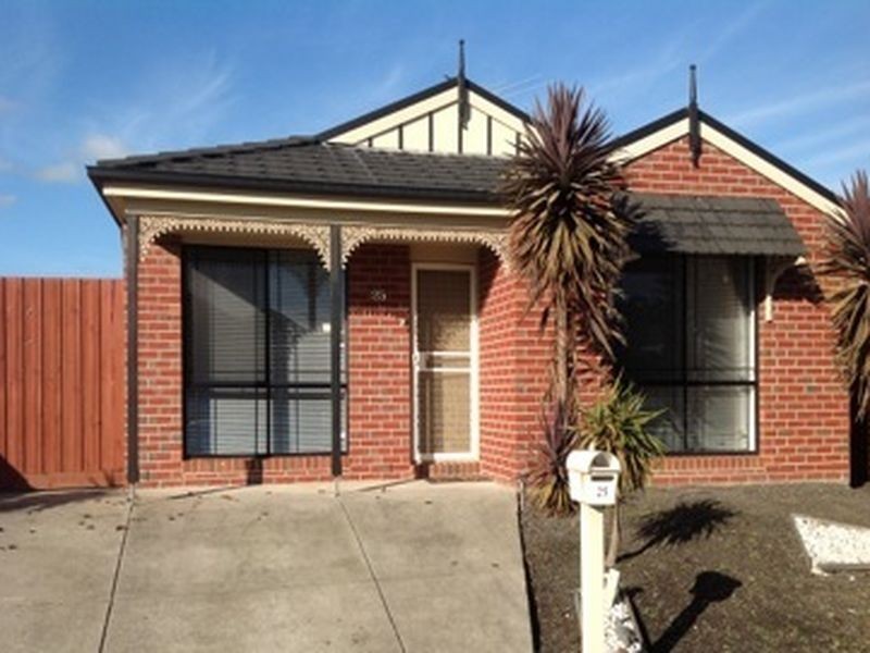 25 Wakenshaw Crescent, Pakenham VIC 3810