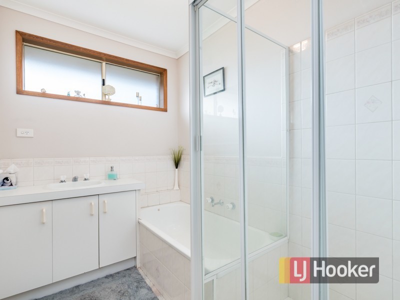 8 Bruce Court, Pakenham VIC 3810