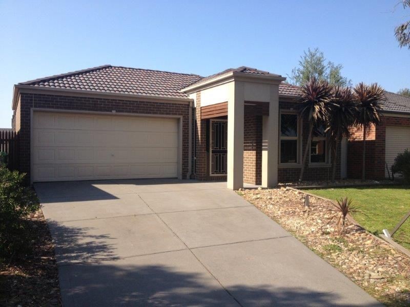 13 Tyrell Place, Pakenham VIC 3810