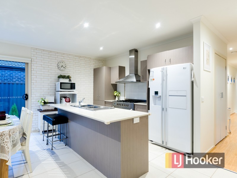 20 Cherry Blossom Chase, Pakenham VIC 3810