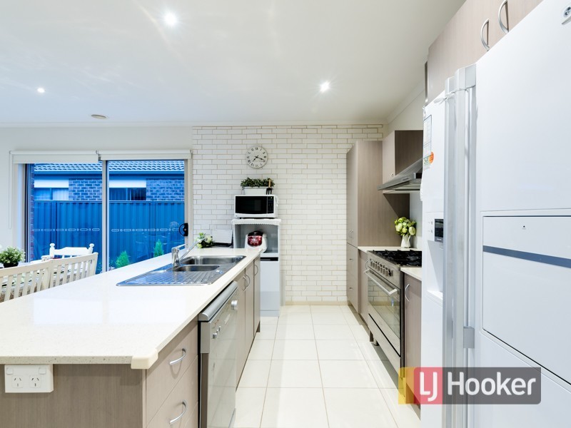 20 Cherry Blossom Chase, Pakenham VIC 3810