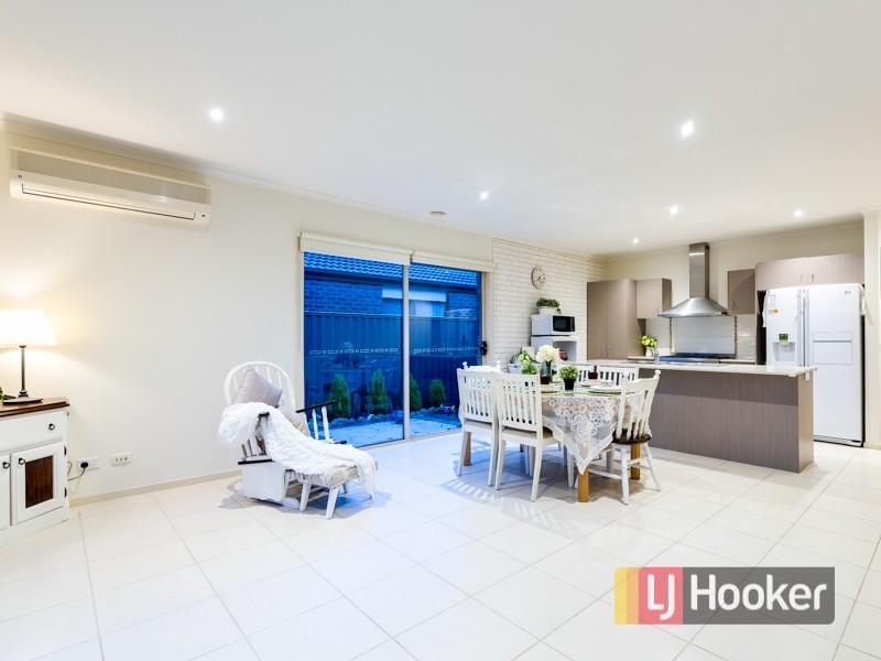 20 Cherry Blossom Chase, Pakenham VIC 3810