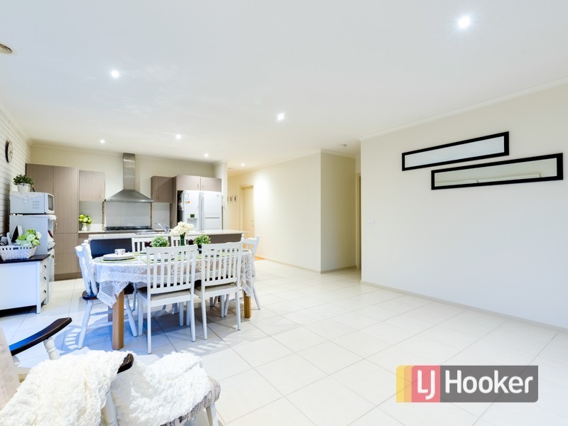 20 Cherry Blossom Chase, Pakenham VIC 3810