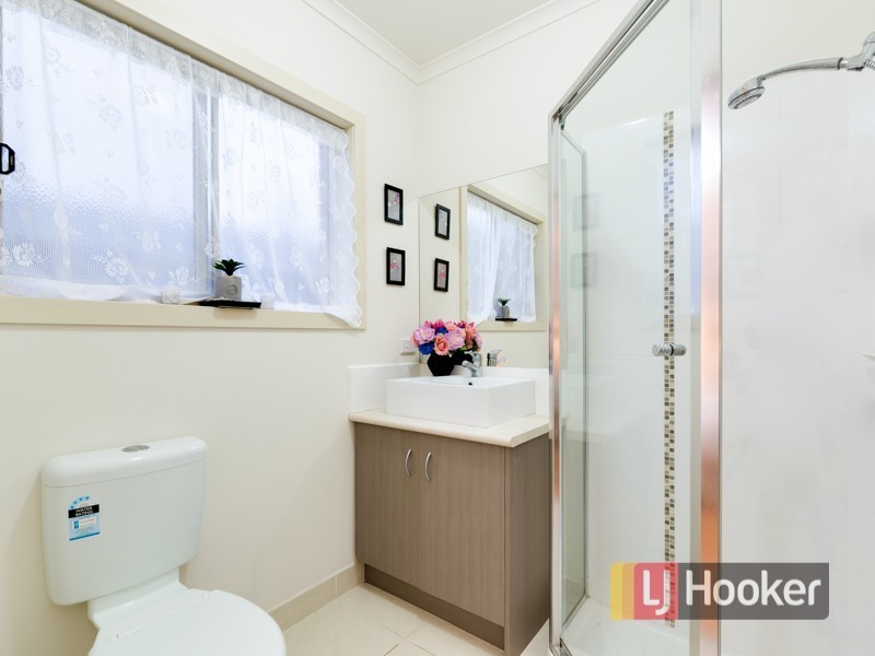 20 Cherry Blossom Chase, Pakenham VIC 3810