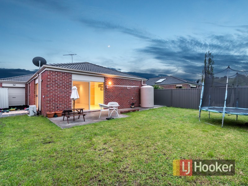 20 Cherry Blossom Chase, Pakenham VIC 3810
