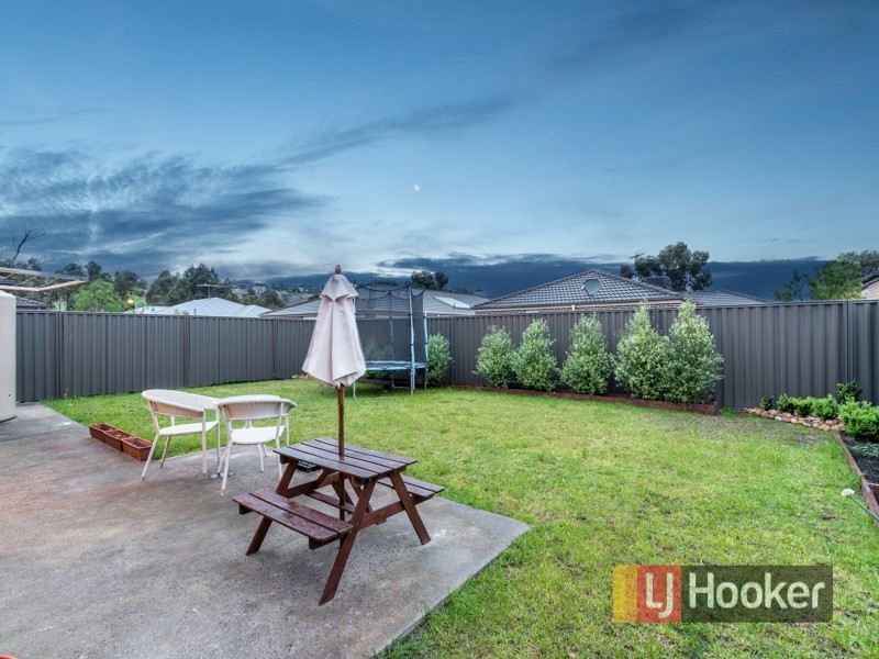 20 Cherry Blossom Chase, Pakenham VIC 3810