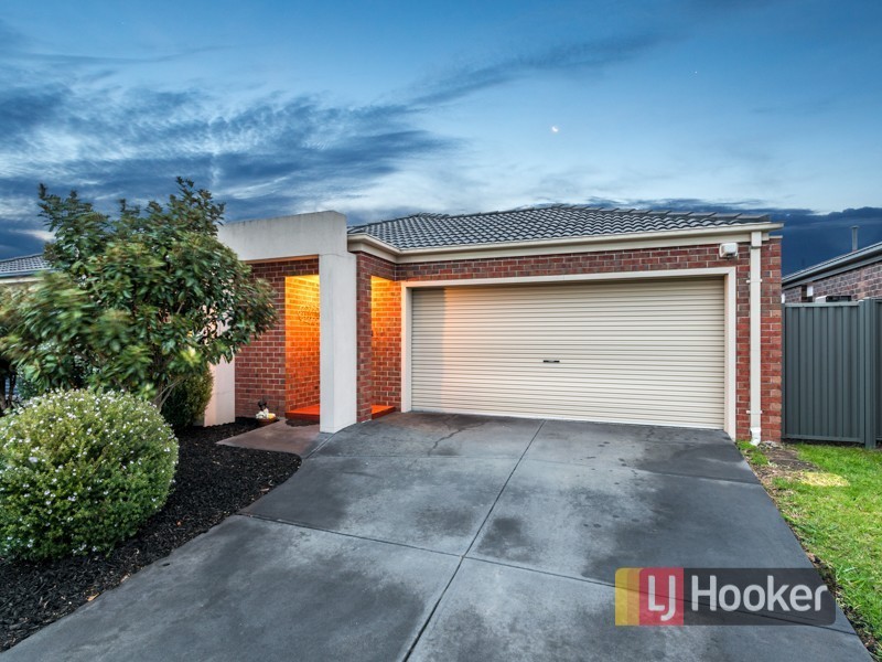 20 Cherry Blossom Chase, Pakenham VIC 3810
