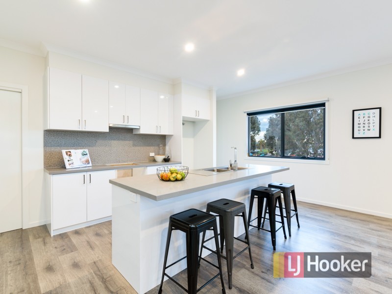 61 Botanic Drive, Pakenham VIC 3810