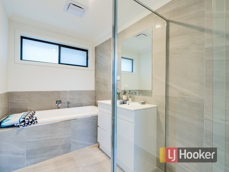 61 Botanic Drive, Pakenham VIC 3810
