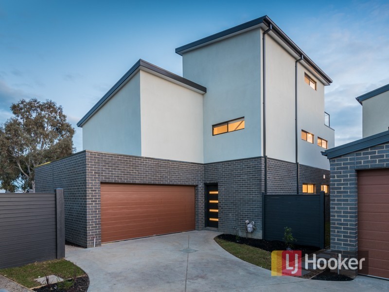 61 Botanic Drive, Pakenham VIC 3810