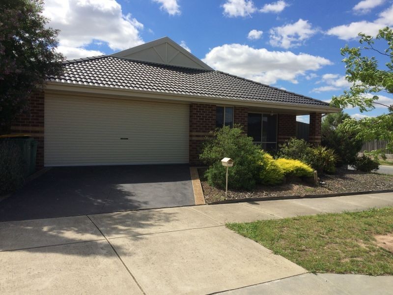 71 Red Gum Circuit, Pakenham VIC 3810