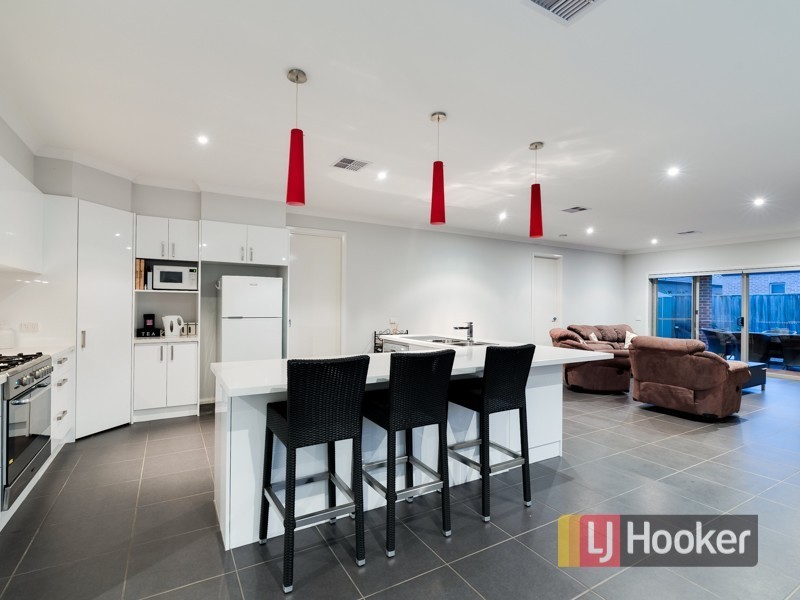 6 Silverleaf Crescent, Officer VIC 3809