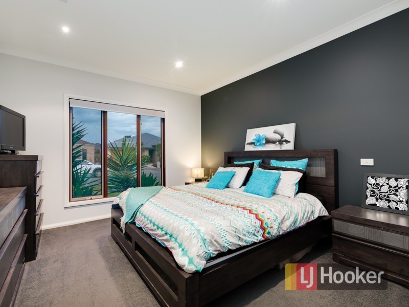 6 Silverleaf Crescent, Officer VIC 3809