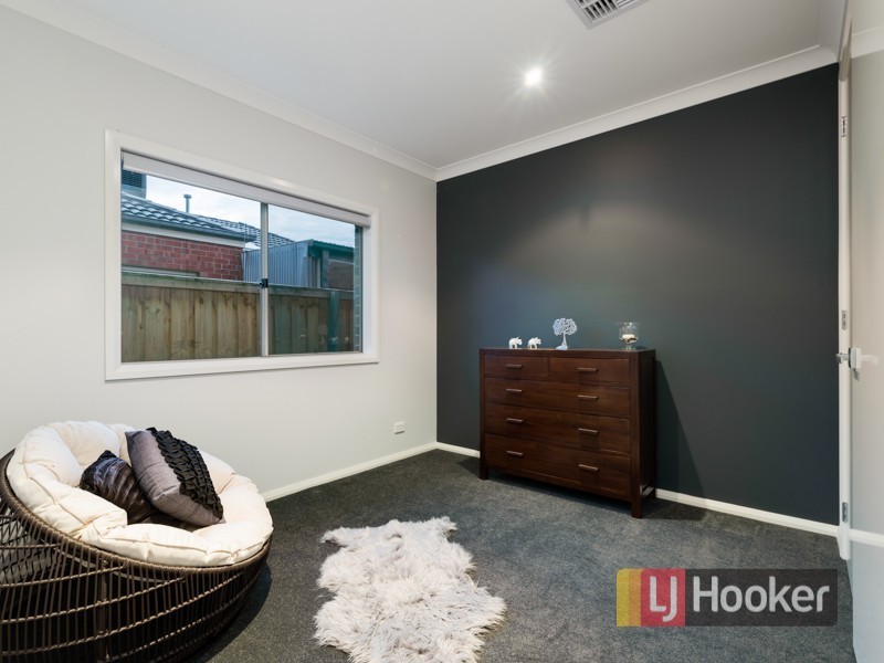 6 Silverleaf Crescent, Officer VIC 3809