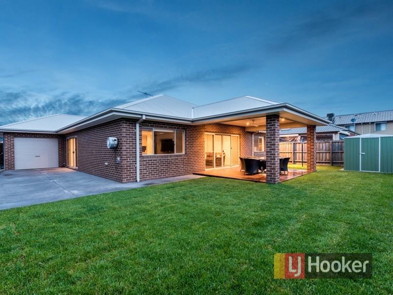 6 Silverleaf Crescent, Officer VIC 3809