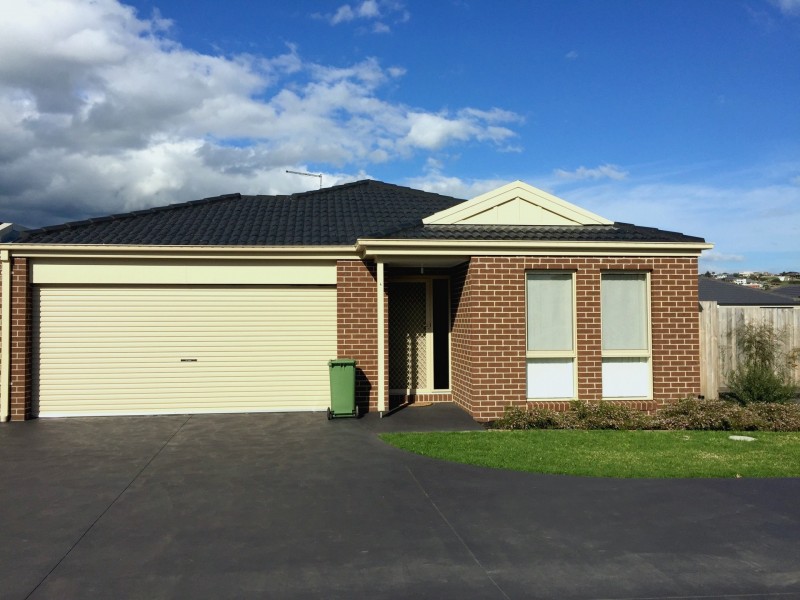 4/5 Melissa Way, Pakenham VIC 3810