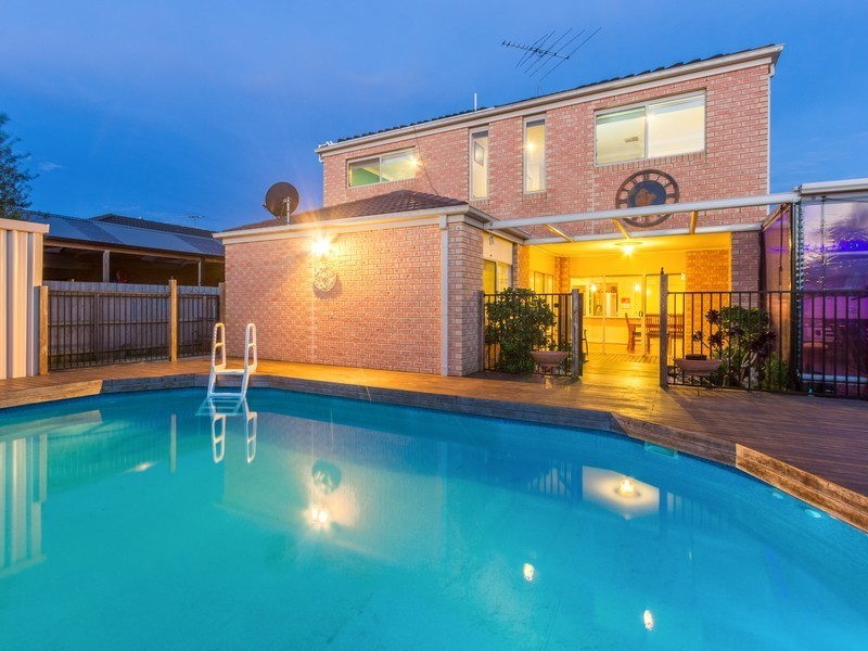 100 Sandalwood Drive, Pakenham VIC 3810