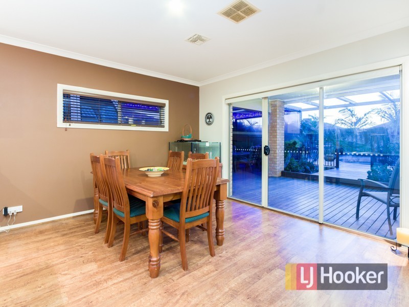 100 Sandalwood Drive, Pakenham VIC 3810