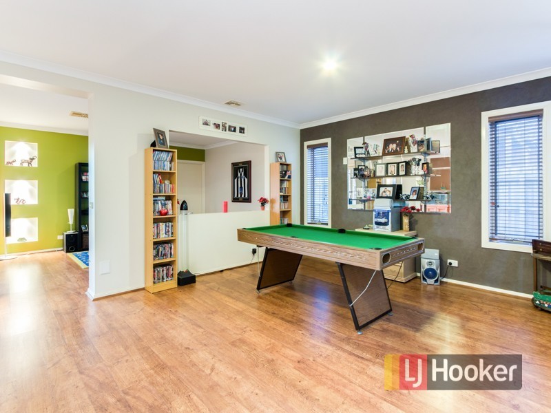 100 Sandalwood Drive, Pakenham VIC 3810