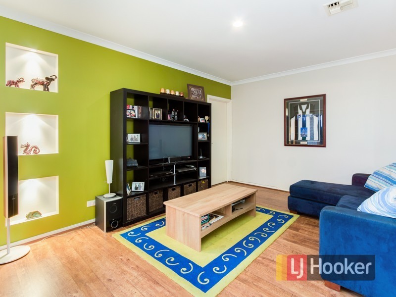 100 Sandalwood Drive, Pakenham VIC 3810