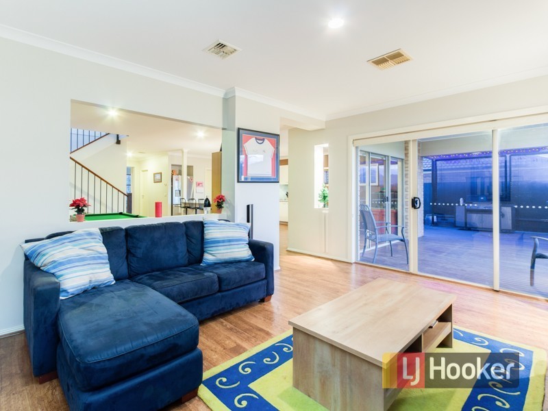 100 Sandalwood Drive, Pakenham VIC 3810