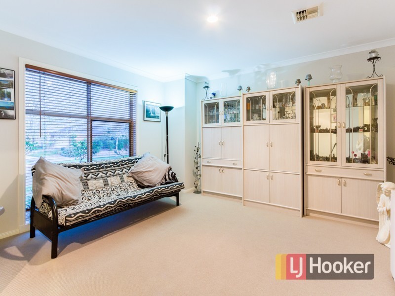 100 Sandalwood Drive, Pakenham VIC 3810