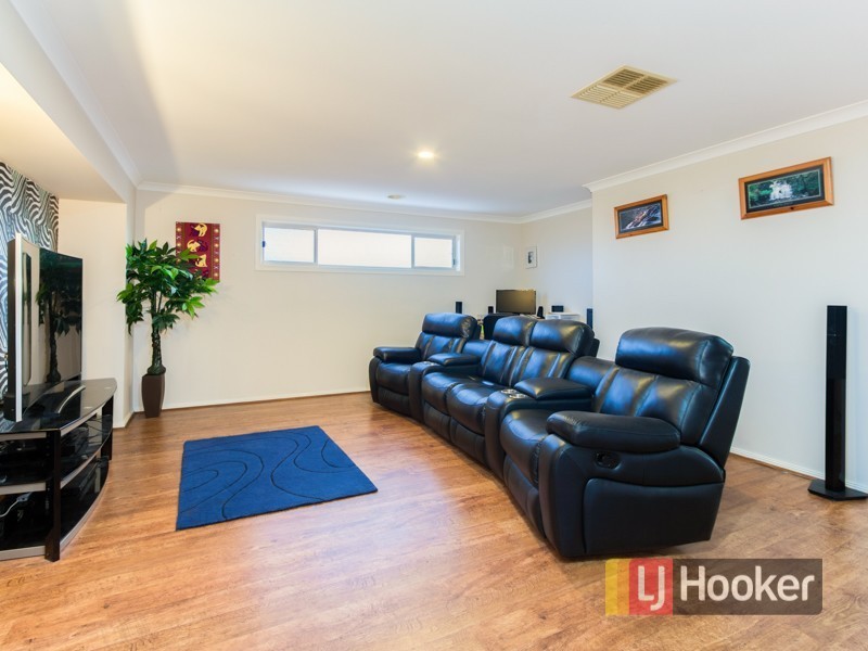 100 Sandalwood Drive, Pakenham VIC 3810