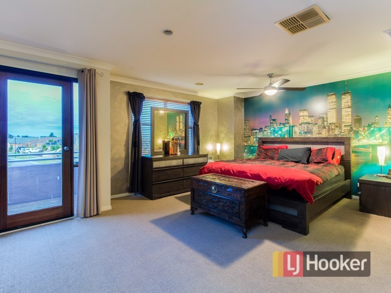 100 Sandalwood Drive, Pakenham VIC 3810