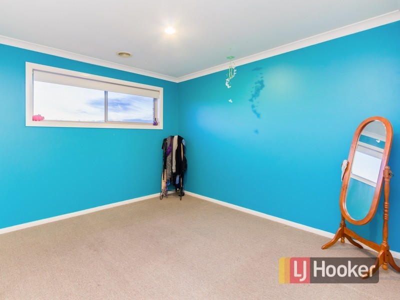100 Sandalwood Drive, Pakenham VIC 3810