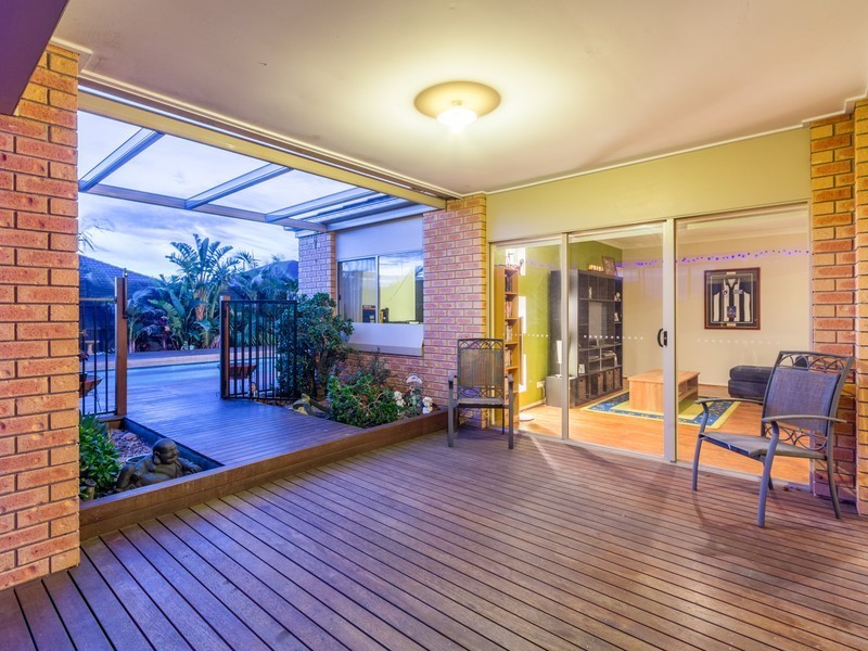 100 Sandalwood Drive, Pakenham VIC 3810