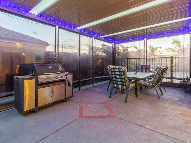 100 Sandalwood Drive, Pakenham VIC 3810