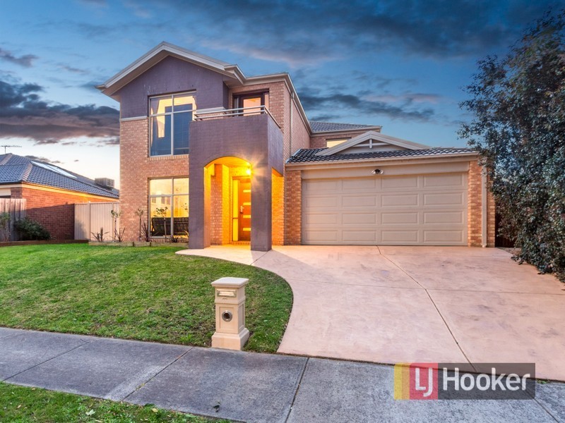 100 Sandalwood Drive, Pakenham VIC 3810