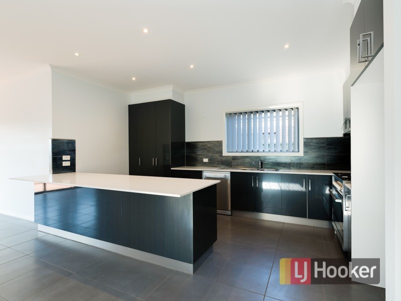 31 Cohens Way, Pakenham VIC 3810