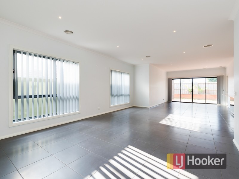 31 Cohens Way, Pakenham VIC 3810