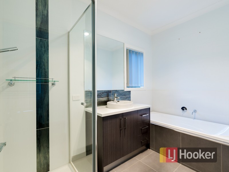 31 Cohens Way, Pakenham VIC 3810