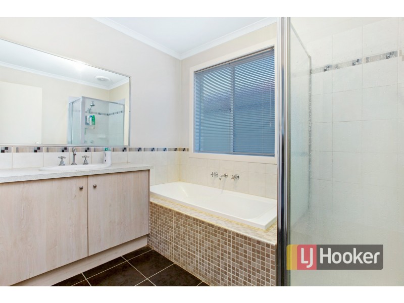 14 Jacaranda Way, Pakenham VIC 3810
