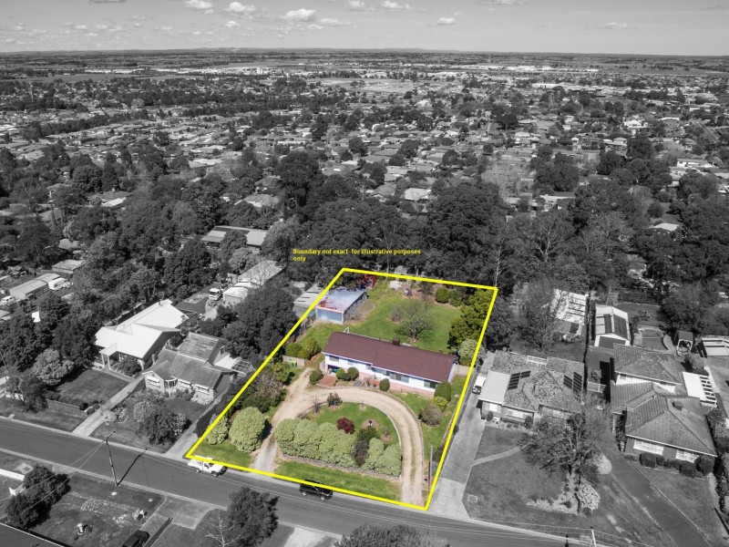 12-14 Thwaites Road, Pakenham VIC 3810