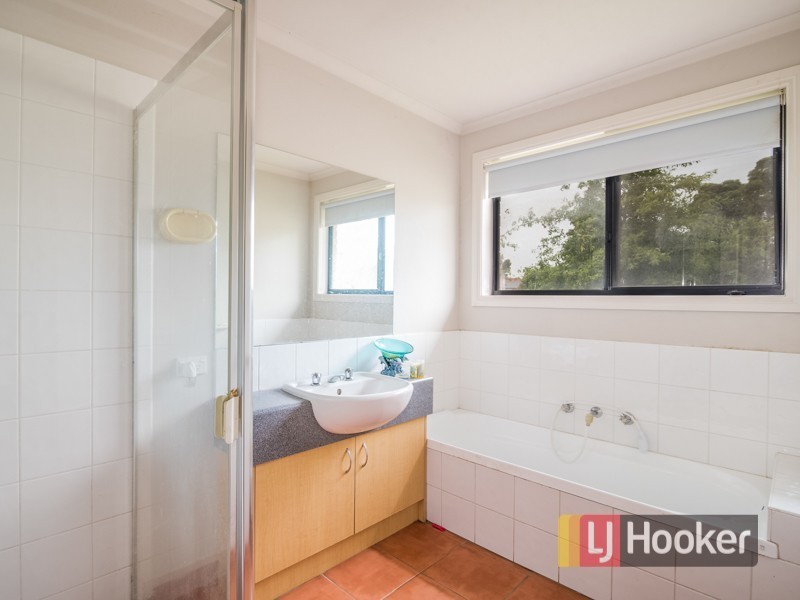 2 Ashwood Grove, Pakenham VIC 3810