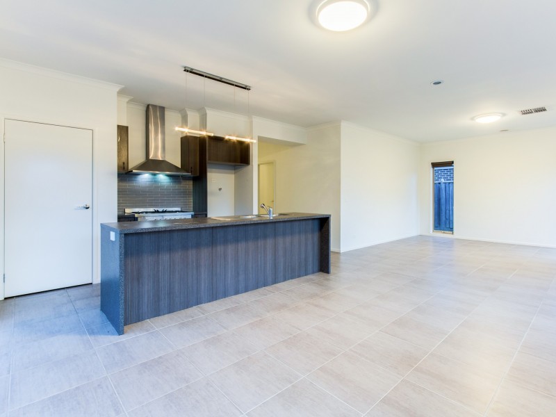 10 Ramel Way, Pakenham VIC 3810