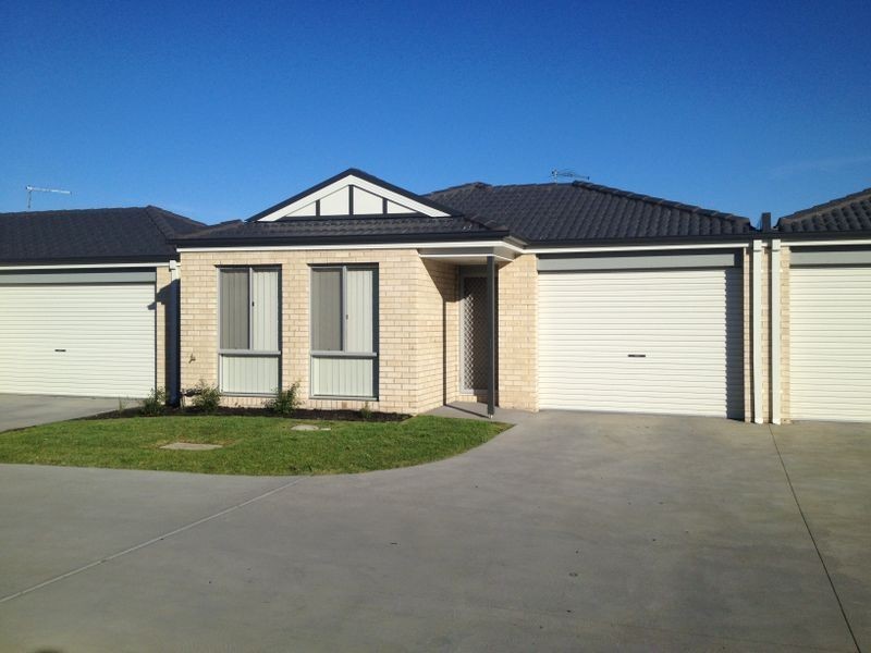 2/7 Melissa Way, Pakenham VIC 3810