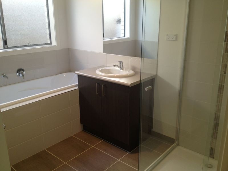 2/7 Melissa Way, Pakenham VIC 3810