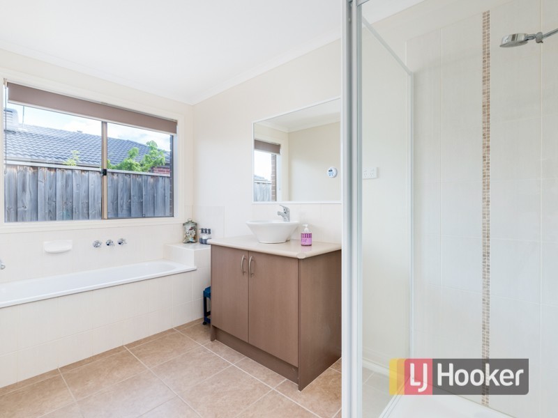 68 Algerd Way, Pakenham VIC 3810