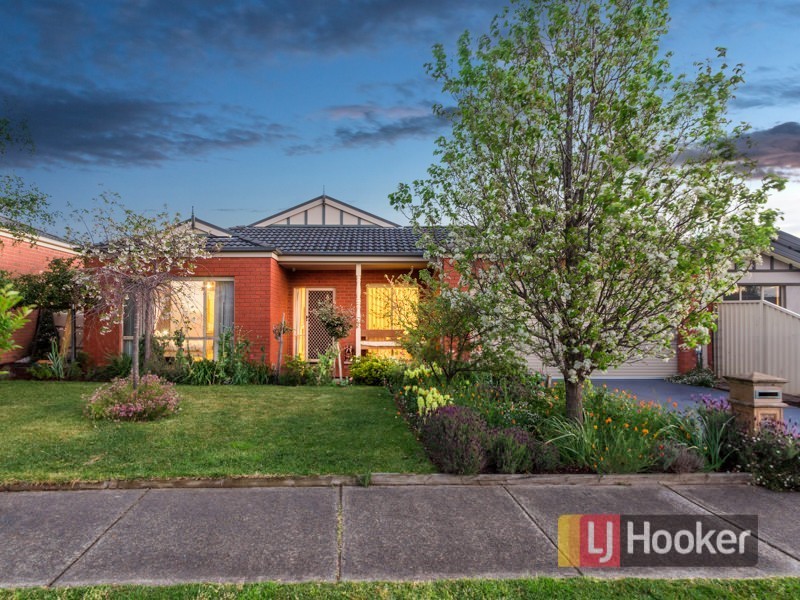35 Bluehills Boulevard, Pakenham VIC 3810