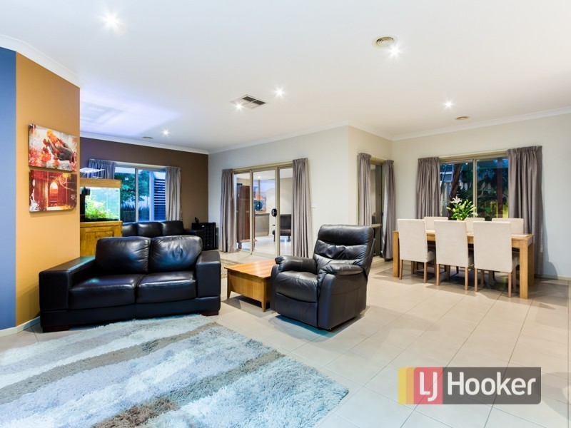 35 Bluehills Boulevard, Pakenham VIC 3810